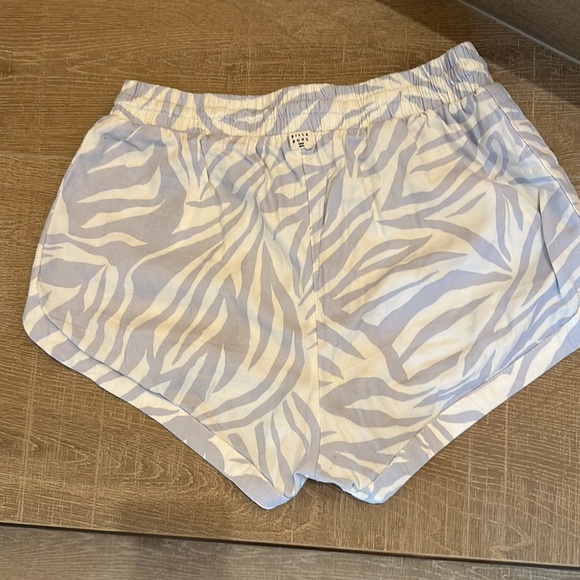 beach shorts - Picture 2 of 3